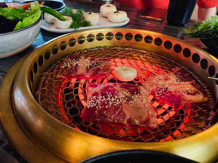 义气烤肉餐吧(大族广场店)-"周末午餐,人并不多,窗边位置视野很好,可.