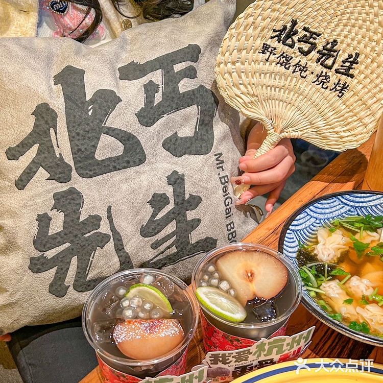 杭州滨江新开的这家东北烧烤店，真的是太火爆了！