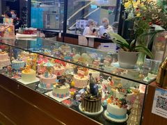 面包甜点陈列柜-卷心卷意·轻甜蛋糕(新光天地店)