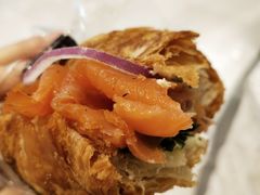 芝士烟三文鱼牛角包-PAPER STONE BAKERY(天环店)