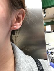 -花师傅专业穿耳洞