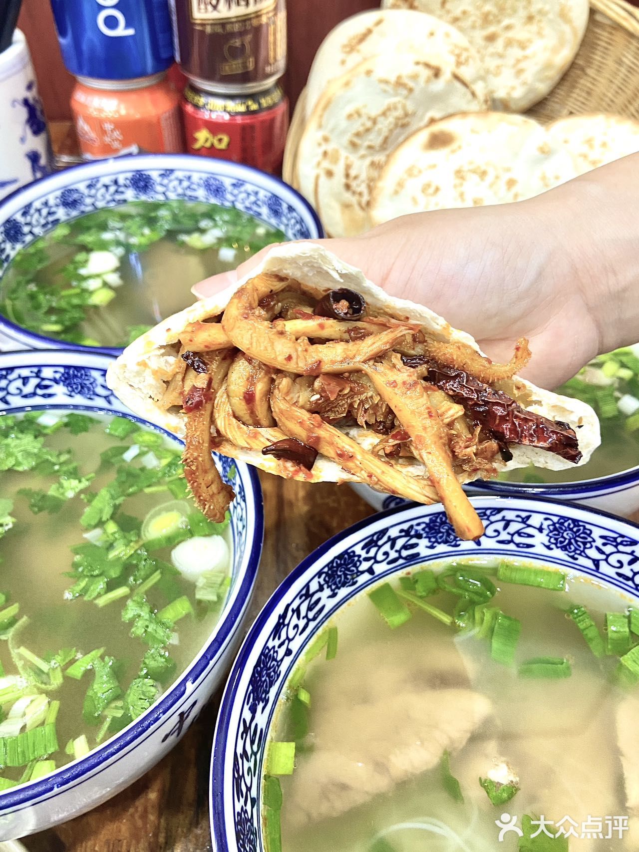 听我的！来西安第一顿吃大雁塔旁的虎子水盆羊肉