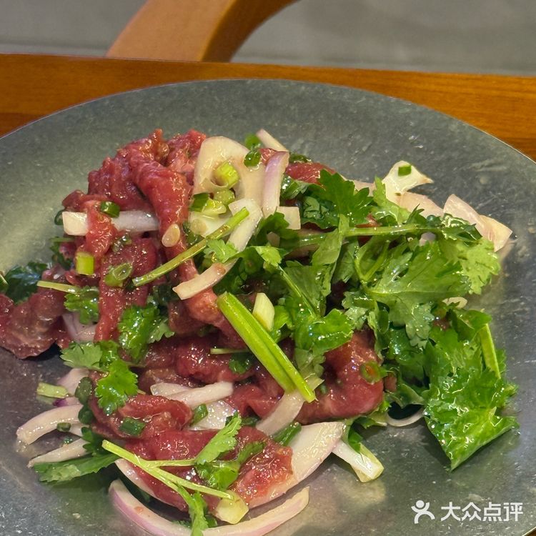 成都鹭洲里，建议还没吃过齐齐哈尔烤肉的去吃！