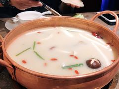 北京烤鸭加黑胡椒猪肚鸭架锅-三人行骨头王火锅(长寿店)