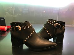 鞋-URBAN REVIVO(西安Momopark店)