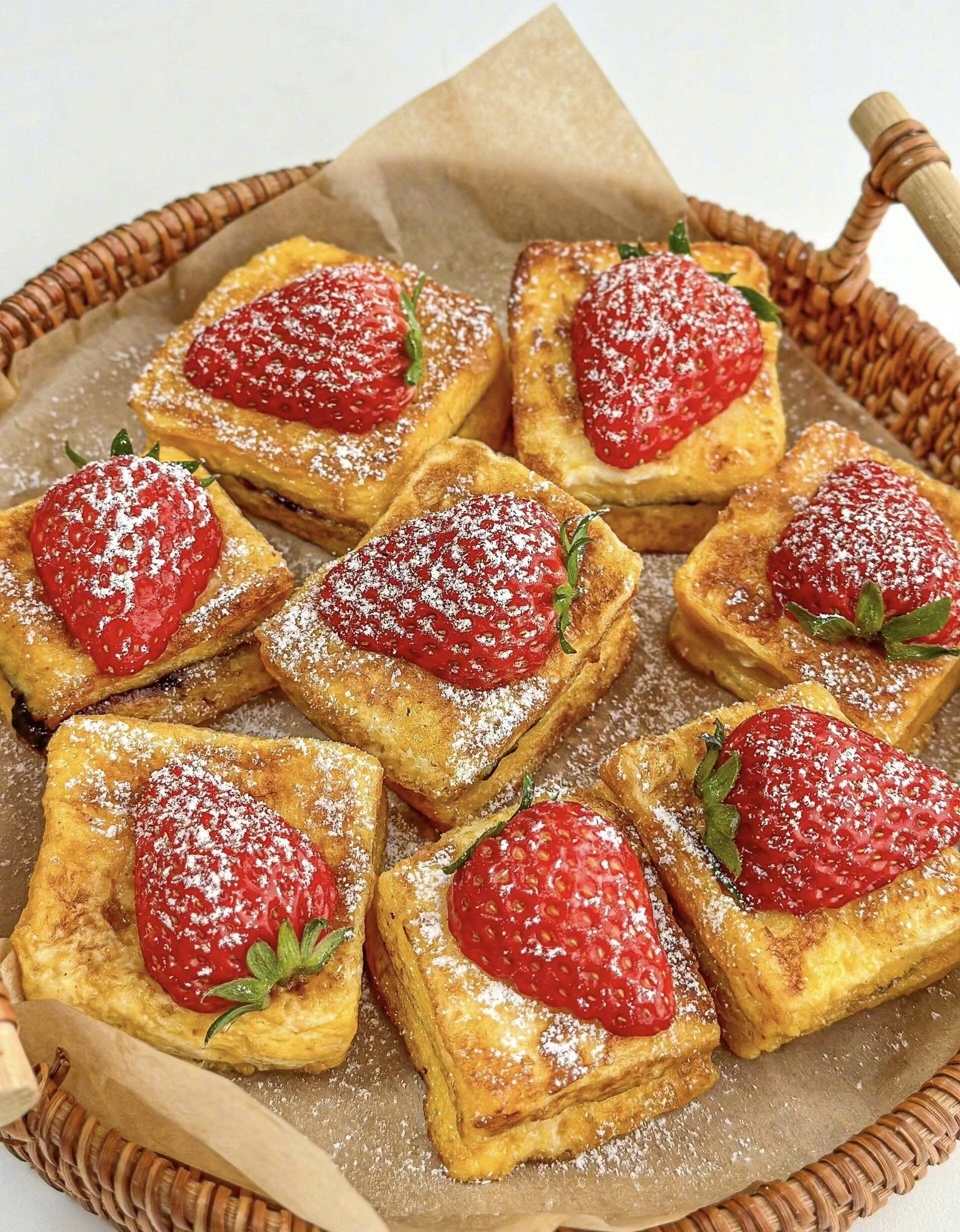 甜蜜草莓三明治