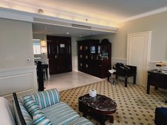 -深圳富苑皇冠假日套房酒店