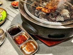 -围炉肉舍•炭烤活鳗•丹东海鲜烤肉(步行街店)