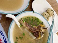 -小杨生煎(金山百联购物中心3楼店)