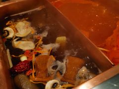 -老牌坊云南鱼豆花火锅(爱建店)