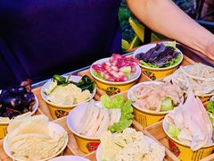 -茅草房·河畔园林火锅