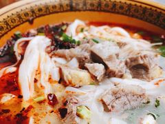 酸汤牛腩宽粉-肇兴特色牛肉粉