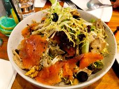 杂菇烟熏三文鱼沙拉-BE BRIGHT KITCHEN(正佳广场店)