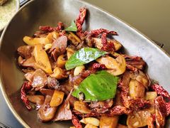 皱皮椒炒黑牛肝菌-Ameigo梅果·云贵川bistro(长宁来福士店)