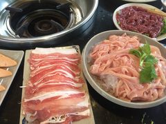 极品鲜鹅肠-茅草房·河畔园林火锅