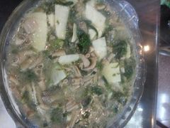 荠菜炒鸡杂-东康桂家农庄