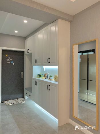 　　小清新风格家装，房子居住面积是在90多平