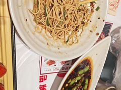 -肥肥虾庄·金牌油焖大虾(汉街SKP店)