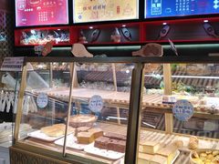 面包甜点陈列柜-昆明冠生园·蛋糕·面包(南强街店)