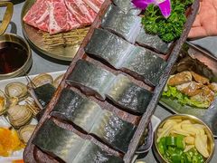 -围炉肉舍•炭烤活鳗•丹东海鲜烤肉(步行街店)