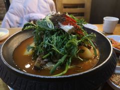 土豆排骨火锅-喇喇排骨火锅·传统韩式脊骨汤(望京西园总店)