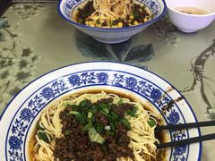 -渝之汇牛肉豌杂面