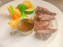 -卡普里披萨·牛扒·下午茶