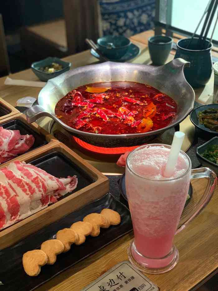 凑凑火锅·茶憩(郑州正弘城店)-"总体感觉不错,花胶鸡锅底的汤底很棒