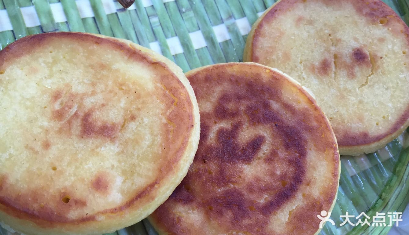 环境不错，点菜是在厨房窗口，有菜品展示，喜欢那个就那