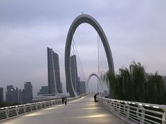 -南京眼步行桥