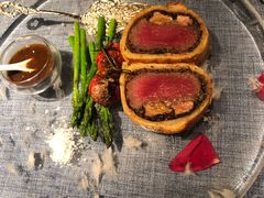 惠灵顿牛排-弦月窗LUNETTE BY AMANDA(复兴路店)