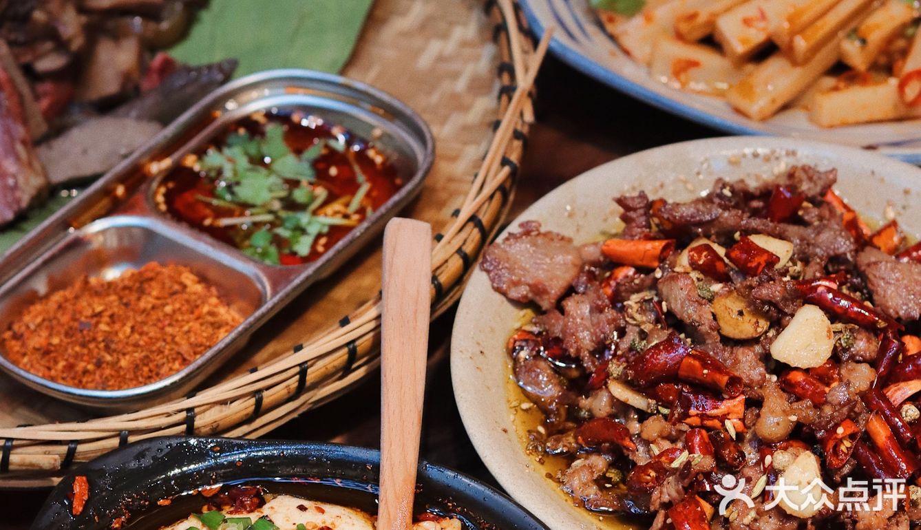 昆明探店｜听着琵琶曲大碗喝酒大口吃肉的江湖菜