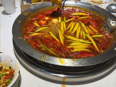 -茅草房·河畔园林火锅