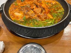 土豆排骨火锅-喇喇排骨火锅·传统韩式脊骨汤(望京西园总店)