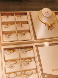 -菜百首饰店(东方新天地店)