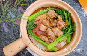 Cantonese腊味拼盘排骨煲仔饭