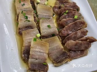 每一个菜都新鲜入味，尤其是白水鱼，鲜嫩味美