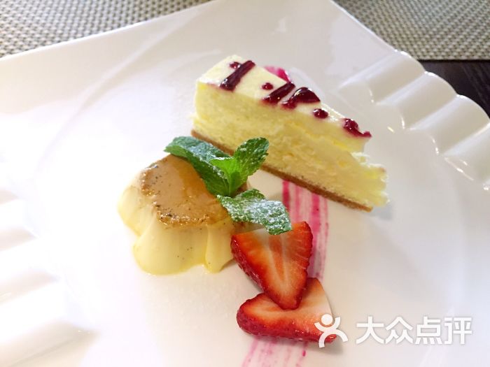 翡冷翠1835意大利餐厅蓝莓芝士蛋糕和焦糖布丁图片 - 第1686张