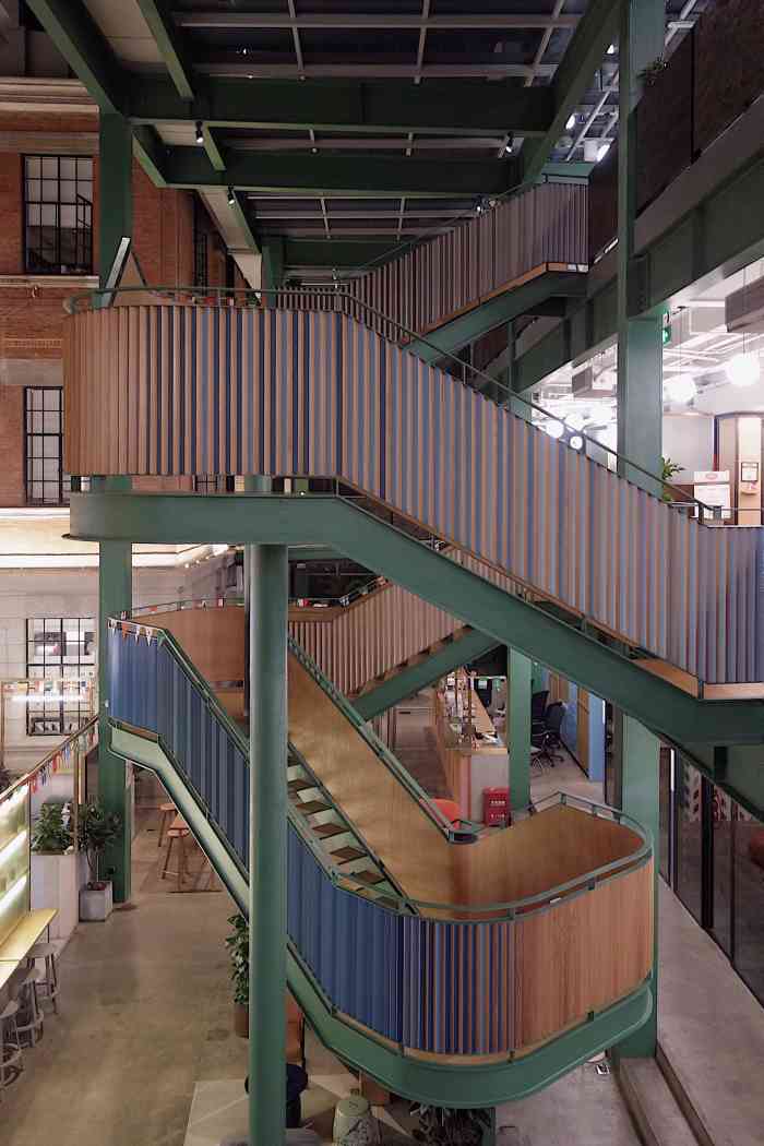 wework(威海路696号店)-"很不错的开放式共享办公室,wework中.