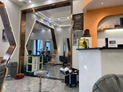 点击看大图 -V8潮牌·接发烫染连锁