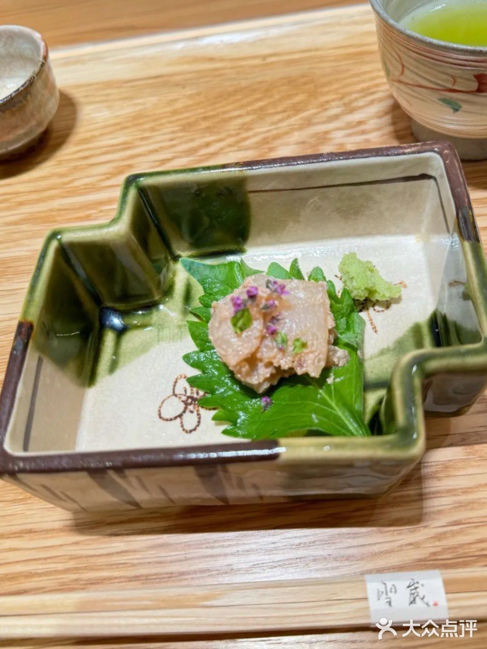 朋友酒杯碰一碰