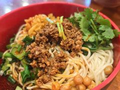 -爆炸头阿姨小四川正宗川味小吃(无任何分店)
