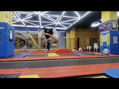 -爱蹦iBOON蹦床运动馆(江汉店)