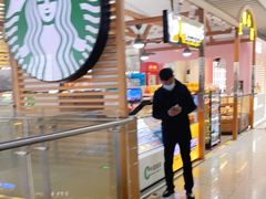 -星巴克(上海虹桥站2A检票口)
