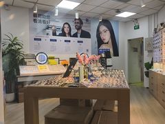 -天空之镜眼镜店蔡司依视路配镜授权零售店(望京颐堤港店)