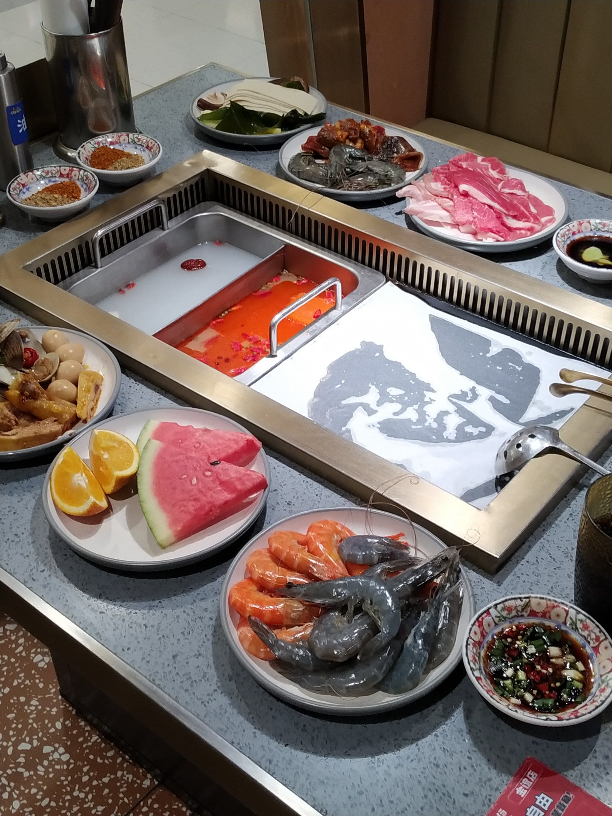 这家欢乐牧场自助餐厅位于金谊广场商场4楼