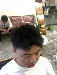 -V8潮牌·接发烫染连锁