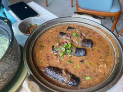 酸腌菜红豆炖黑皮子-半山腰·云南菜(侨福芳草地店)