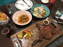 -悦享绿山墙西餐厅