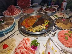 -茅草房·河畔园林火锅